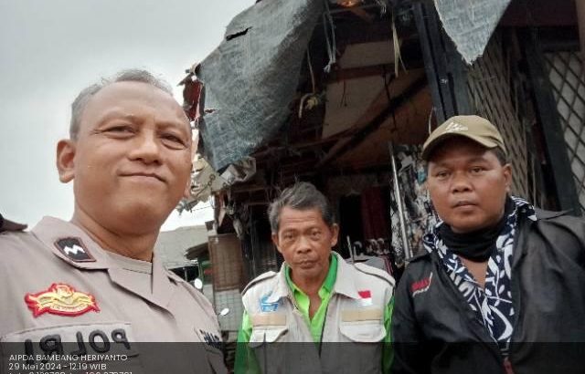 Menjaga Sinergitas dengan masyarakat, Polsek Kresek lakukan Patroli Mobile dan Dialogis
