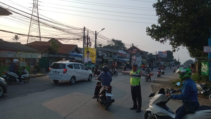 Protap Sore di Jalan raya Pasar Kemis Perempatan Kebeng wujud nyata Pelayanan Kepada  Masyarakat