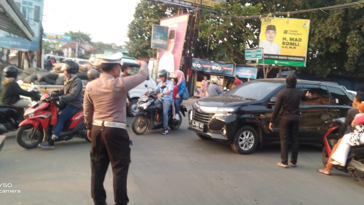 Kanit Lantas Polsek Pasar Kemis Polresta Tangerang Laksanakan Protap Gatur Lalin Sore