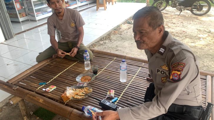 Personil Polsek Kresek tak kenal lelah kunjungi warganya dalam program Polisi RW.