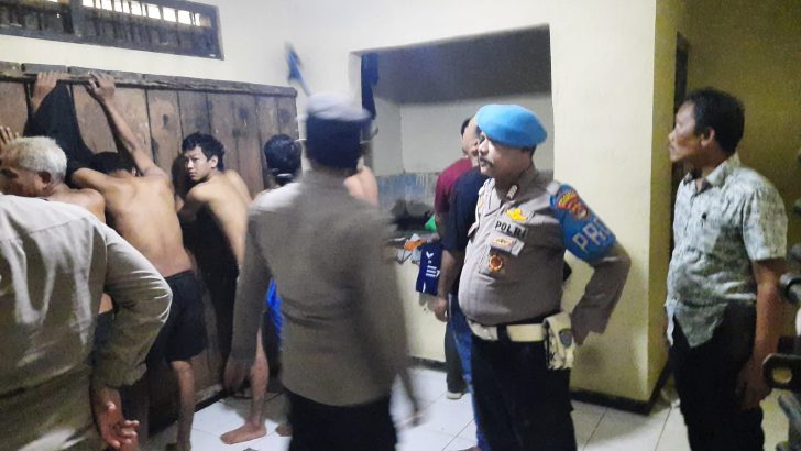 Pawas berikut piket fungsi Polsek Rajeg cek ruang tahanan