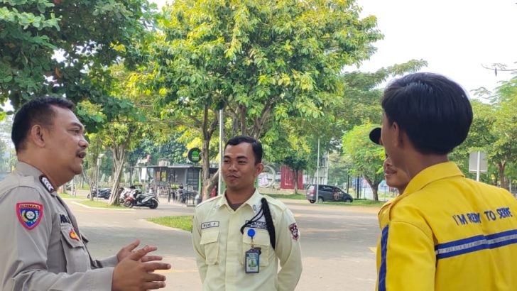 Patroli Dialogis Dengan Tukang Parkir, Bhabinkamtibmas Beri Himbauan