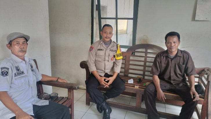 Bhabinkamtibmas Sambang DDS Warga Kampung Picung