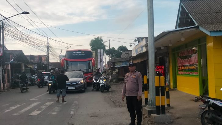Urai Kemacetan Polsek Rajeg lakukan strong point