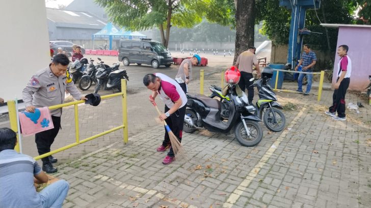 Giat Jum’at bersih anggota Polsek Rajeg