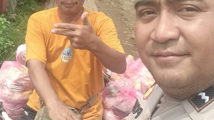 Bhabinkamtibmas polsek rajeg giat sambang warga desa ranca bango untuk menciptakan situasi kondusif dikewilayahan