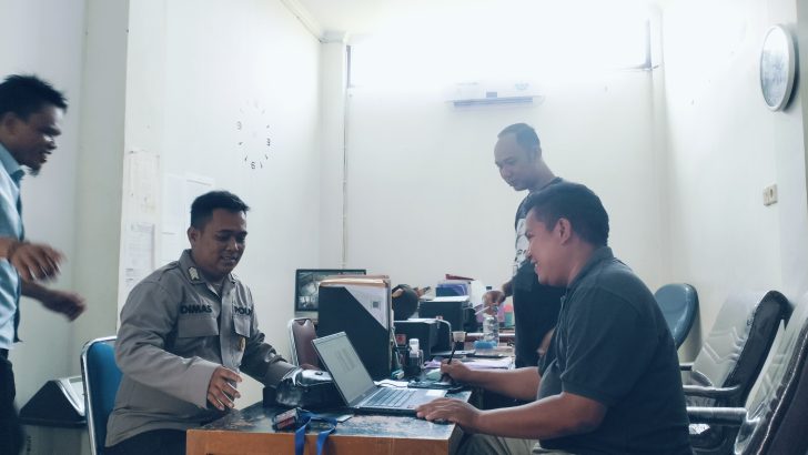 Polsek Kresek sambangi kantor Desa sebagai bentuk menjalin Sinergitas dengan Aparatur Desa