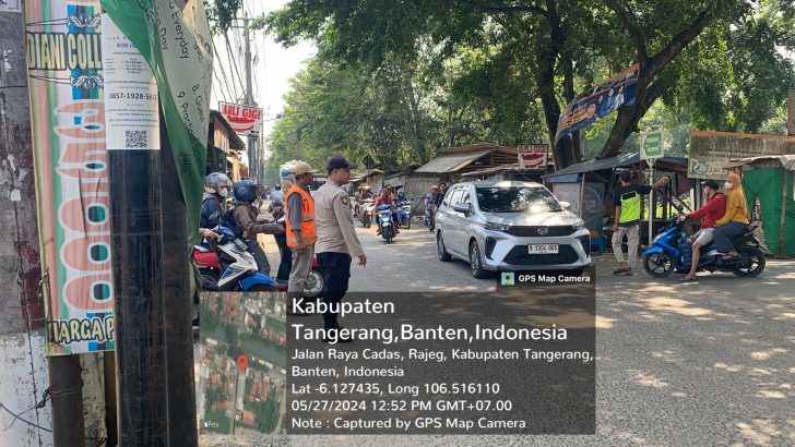 Anggota Polsek Rajeg Melaksanakan Gatur Lalin Di Lampu Merah Kukun Kec Rajeg
