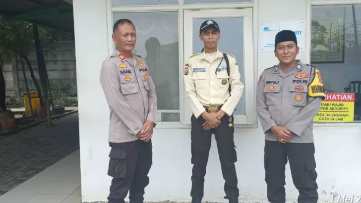 Kapospol Gembong dan Bhabinkamtibmas Desa Gembong Polsek Balaraja Polresta Tangerang Sambang Perusahaan PT FPI desa Binaan