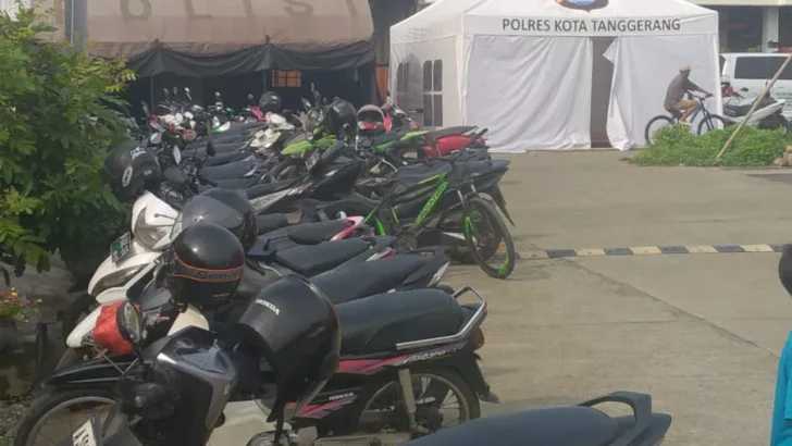 Personil Polsek Balaraja Update Banjir Perum Grand Harmoni2 yang terkena Musibah Banjir.