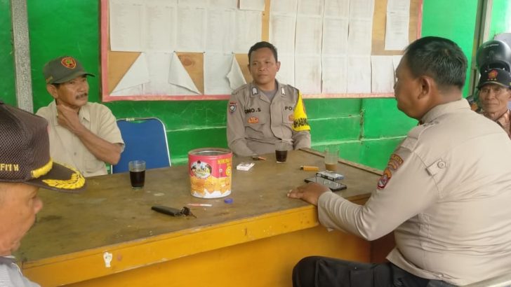 Kanit Binmas Polsek Balaraja dan Bripka SUPRIYONO Bhabinkamtibmas Desa Saga Tangerang giat Sambang warga Binaan.