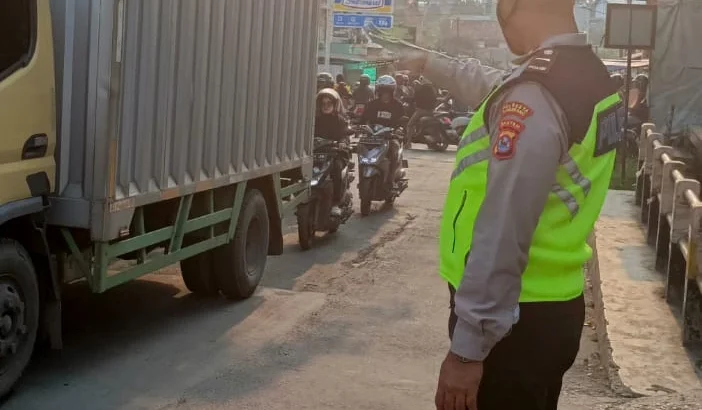 Kanit Lantas Polsek Balaraja laksanakan Protap Sore wujud nyata Pelayanan Masyarakat