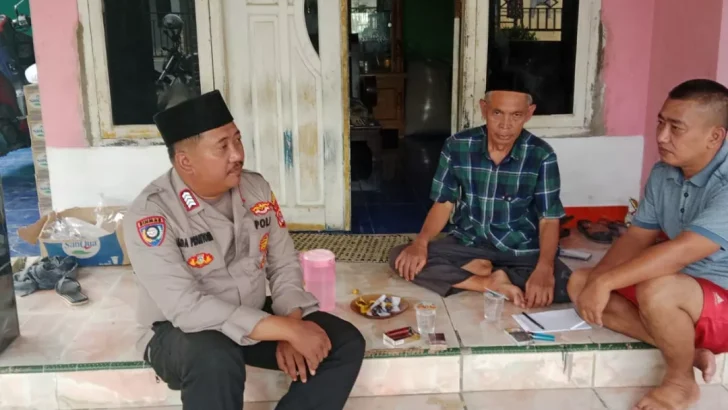 Bripka Ada Pratona Bhabinkamtibmas Desa Benda Kecamatan Sukamulya Polsek Balaraja sambang warga Masyarakat binaannya ciptakan Harkamtibmas.