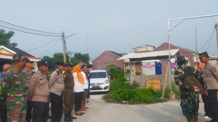 Danramil /05 Balaraja Pimpin Apel gabungan TNI-POLRI dan unsur Muspika Kecamatan Sukamulya dalam rangka kerja bakti pasca Banjir di Perum Graha Harmoni 2 Balaraja