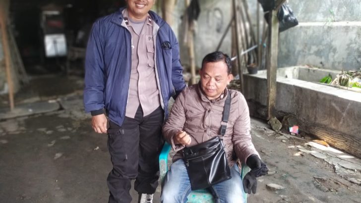 Upaya pendekatkan diri kepada masyarakat, Polsek Kresek kunjungi warga di Desa dalam rangka Program Polisi RW.