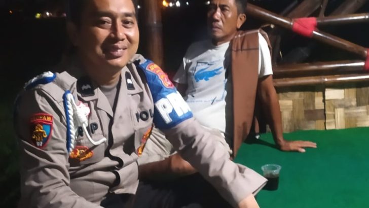 Kesigapan Polisi RW Polsek Kresek dalam segala permasalahan diwilayah, Anggota Polsek Kresek kunjungi warga di Desa.