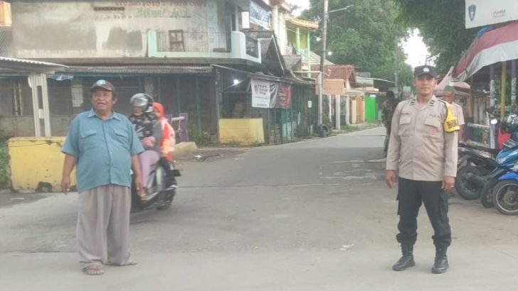 Demi kelancaran aktivitas masyarakat, Polsek Kresek Polres Kota Tangerang lakukan giat Gatur Lalin di pagi hari. 