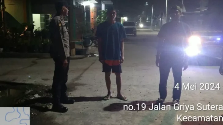 Unit Patroli Polsek Balaraja sambangi Pemukiman Penduduk di malam hari ciptakan kondusifitas Masyarakat