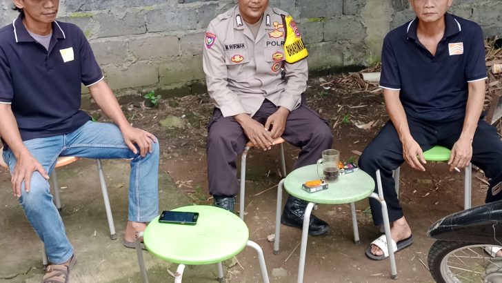 BHABINKAMTIBMAS DESA SUKAMANAH MELAKSANAKAN KEGIATAN SAMBANGMei 05, 20240 CommentKab. Tangerang – Untuk mendekatkan dengan warganya, Personel ,Polsek Rajeg Polresta Tangerang Bripka M.Wirman menyambangi warga Desa Sukamanah Minggu (05/05/2024).