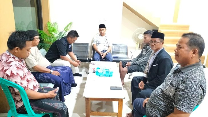 Anggota Polsek Kresek lalukan Patroli Sambang di Desa, sebagai bentuk upaya pendekatan diri dengan masyarakat.