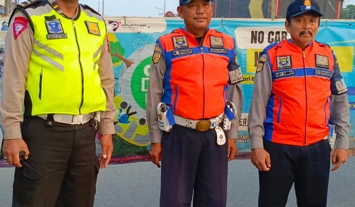 Personil Polsek Balaraja Polresta Tangerang Pastikan Pelaksanaan Car Free Day Aman Dan Kondusif