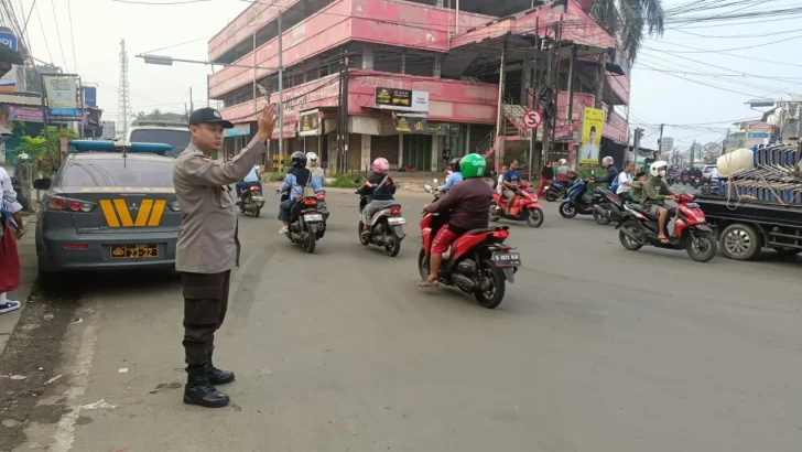 Strong Poin Pagi Diperempatan Pasar Kemis, Antisipasi Kepadatan Kendaraan