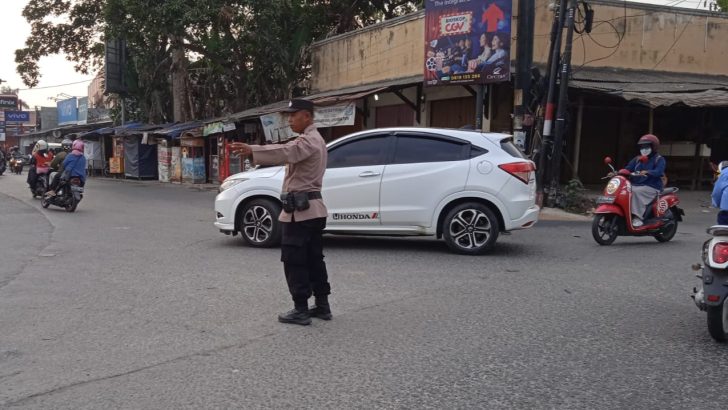 Pelayanan Pagi Hari, Polsek Cisoka Polresta Tangerang Laksanakan Gatur Lalin