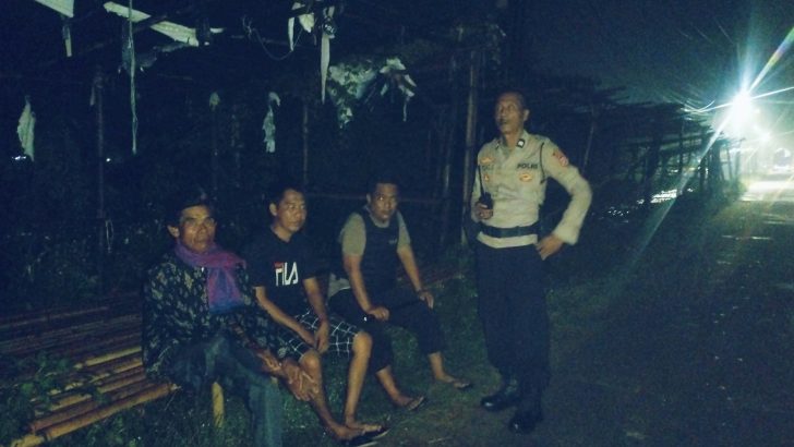 Personil Polsek Kresek tetap semangat menjaga wilayahnya dari Gangguan Kamtibmas di Malam Hari.