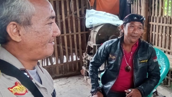 Upaya pendekatkan diri kepada masyarakat, Polsek Kresek kunjungi warga di Desa dalam rangka Program Polisi RW.