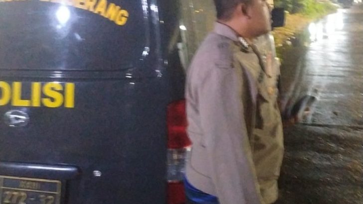 Personil Polsek Kresek tetap semangat menjaga wilayahnya dari Gangguan Kamtibmas di Malam Hari.