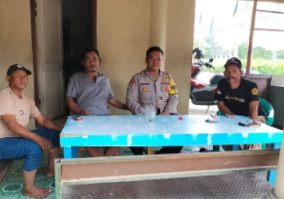 Binamas Ds Mekarsari Bripka Trian sambang ke tokoh masyarakat