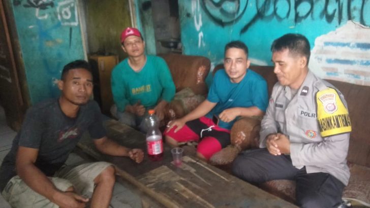 Anggota Polsek Kresek lalukan Patroli Sambang di Desa, sebagai bentuk upaya pendekatan diri dengan masyarakat.