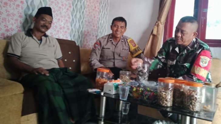 Upaya menjalin Sinergitas TNI-Polri dengan masyarakat, Polsek Kresek lakukan kegiatan Sambang dan Penggalangan.