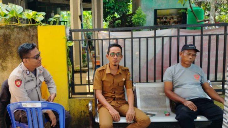 Anggota Polsek Kresek lalukan Patroli Sambang di Desa, sebagai bentuk upaya pendekatan diri dengan masyarakat.