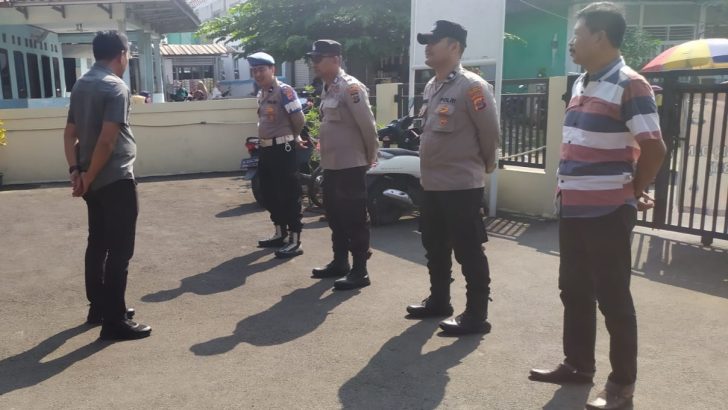 Mengawali tugas rutin, Kanit Reskrim Polsek Kresek pimpin Apel Pagi di halaman Mapolsek Kresek.