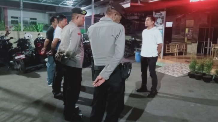 Melanjutkan tugas rutin, Pawas Polsek Kresek pimpin Apel Malam di halaman Mapolsek Kresek.