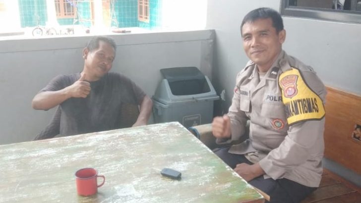Upaya pendekatkan diri kepada masyarakat, Polsek Kresek kunjungi warga di Desa dalam rangka Program Polisi RW.