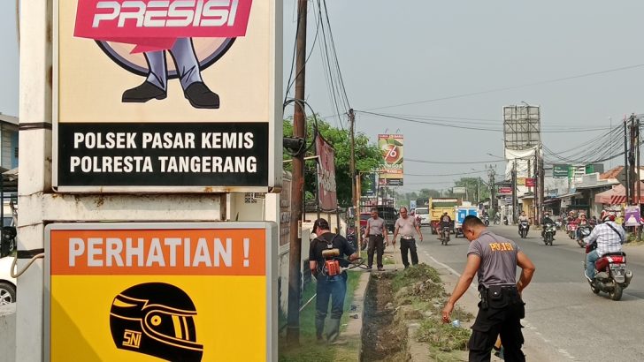 Jum’at Bersih, Polsek Pasar Kemis Polresta Tangerang Laksanakan Kerja Bakti