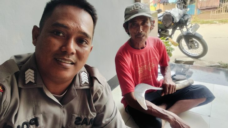 Polisi RW Polsek Kresek tak henti-hentinya kunjungi warga di Desa guna pendekatan diri kepada warga di Binaannya di Desa.