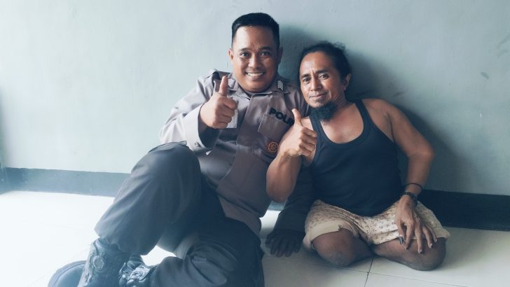 Upaya pendekatkan diri kepada masyarakat, Polsek Kresek kunjungi warga di Desa dalam rangka Program Polisi RW.