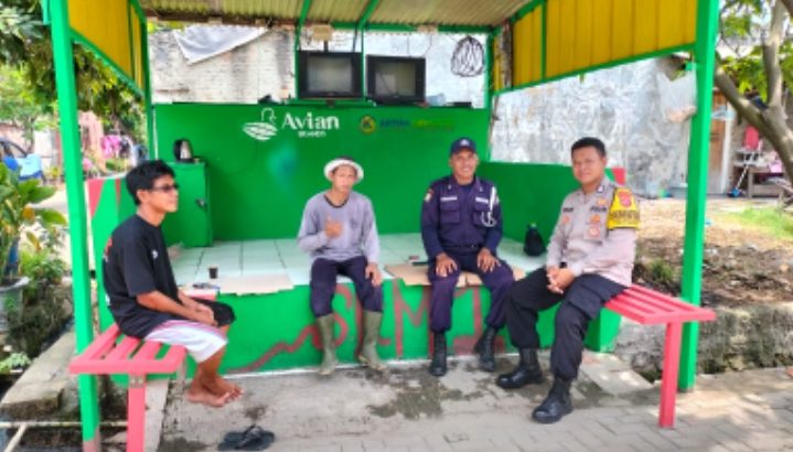 Personil binmas Polsek Rajeg melaksanakan sambang ke masyarakat