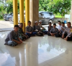 Binamas dan Babinsa desa Mekarsari jalin silaturahmi dengan masyarakat