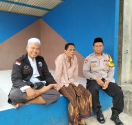 Binmas Ds Mekarsari Bripka Trian jalin silaturahmi dengan tokoh agama untuk ciptakan rasa aman dan tentram bagi masyarakat