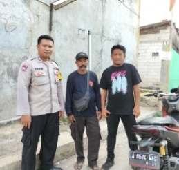 Bripka Trian personil binamas Polsek Rajeg melaksanakan sambang dengan tokoh pemuda desa Mekarsari