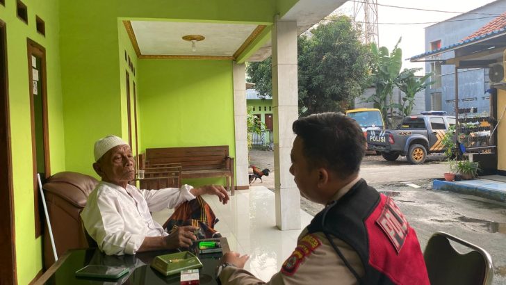 Di sekitaran PT. Inawan CSA dilaksanakan Patroli Barcode oleh Anggota Sat Samapta Polresta Tangerang memberikan Himbauan  kamtibmas Kepada Masyarakat.