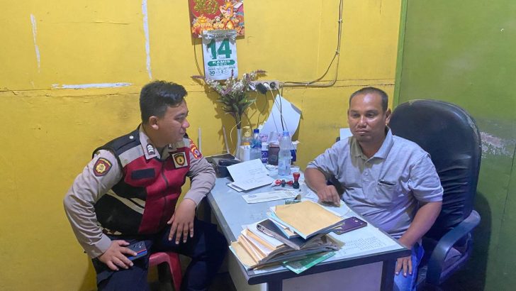Disekitaran Jl. Raya Pemda Anggota Sat Samapta melaksanakan Patroli Dialogis memberikan pesan kamtibmas kepada Masyarakat.