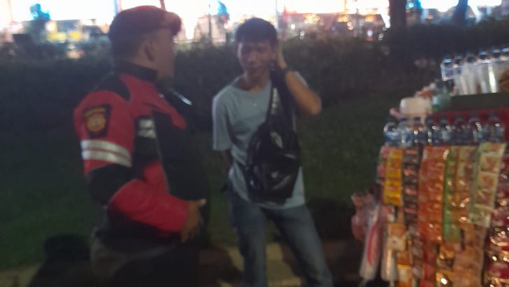 Di sekitaran Bank BTN KCP Cikupa Bizzpoint memberikan pesan kamtibmas Kepada Masyarakat oleh Anggota Sat Samapta saat Patroli Barcode.