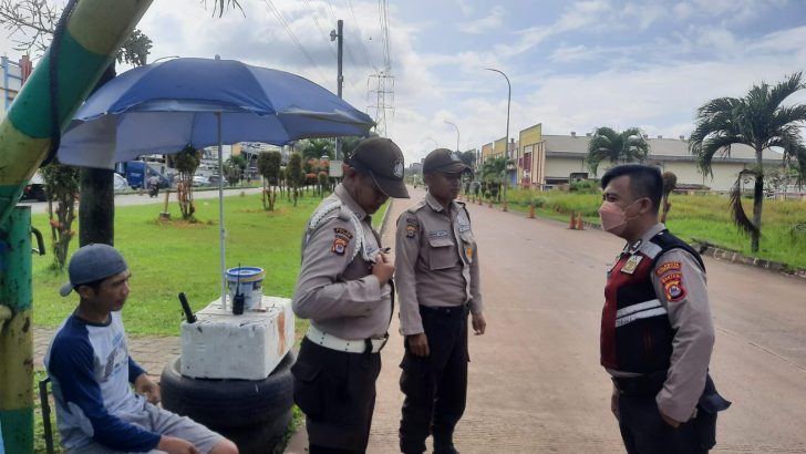 Di sekitaran Kawasan Kantor Bupati Tangerang Anggota Unit Turjawali Sat Samapta  melaksanakan Patroli Barcode memberikan pesan kamtibmas Kepada Masyarakat.