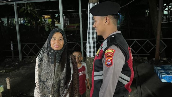 Anggota Unit Turjawali SatSamapta di sekitaran Kawasan Millenium Industrial estate melaksanakan Patroli Barcode dan memberikan pesan kamtibmas Kepada Masyarakat.