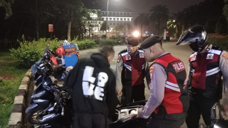Di sekitaran Jl. Raya Aria Wangsakara Operasi Cipta Kondisi dilakukan oleh Anggota SatSamapta Polresta Tangerang dipimpin oleh Pawas
